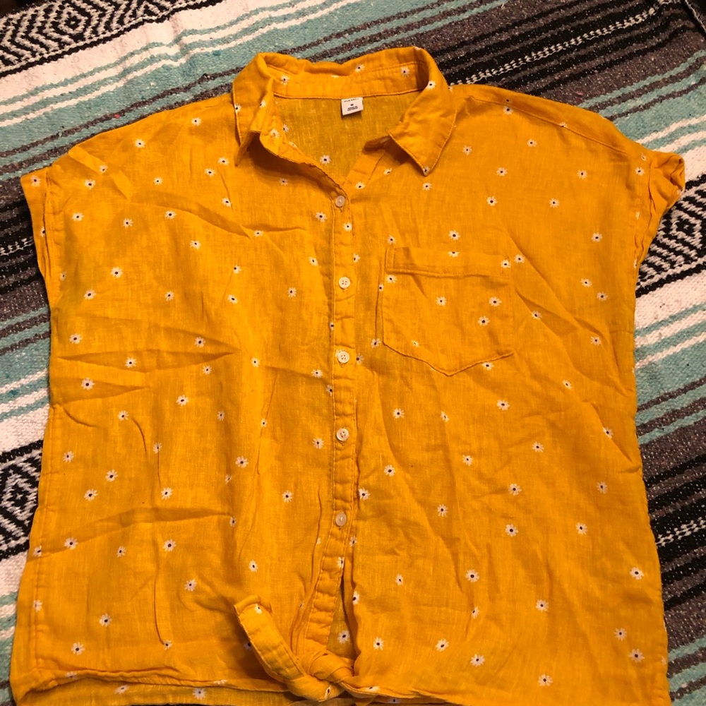 Yellow camp shirt with Daisy print